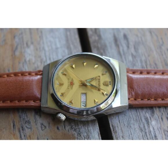 Vintage 1974 Citizen Automatic Mens Silver Watch W/daydate & Gold accents - Picture 4 of 5